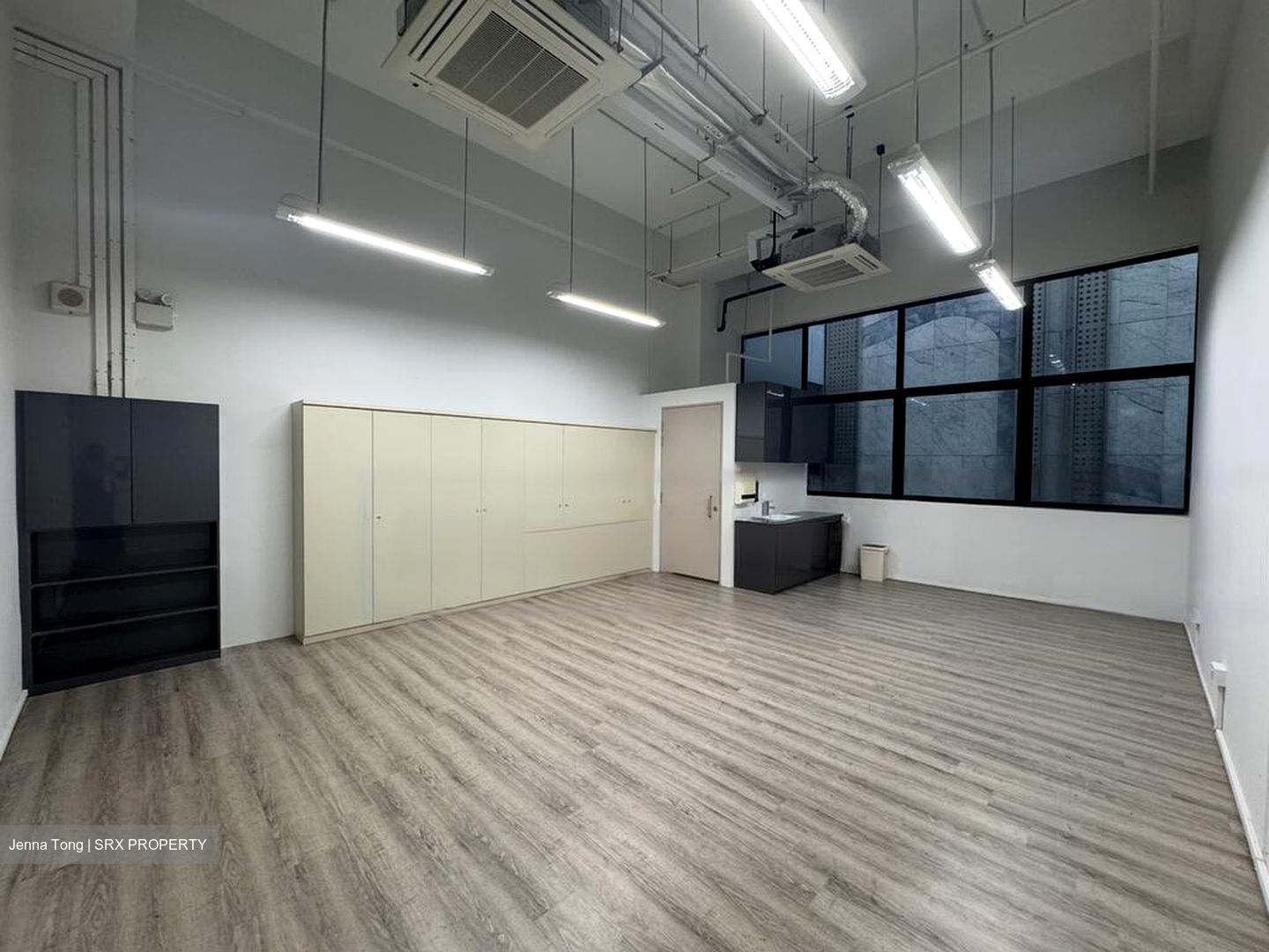 Hexacube (D14), Office #451759401